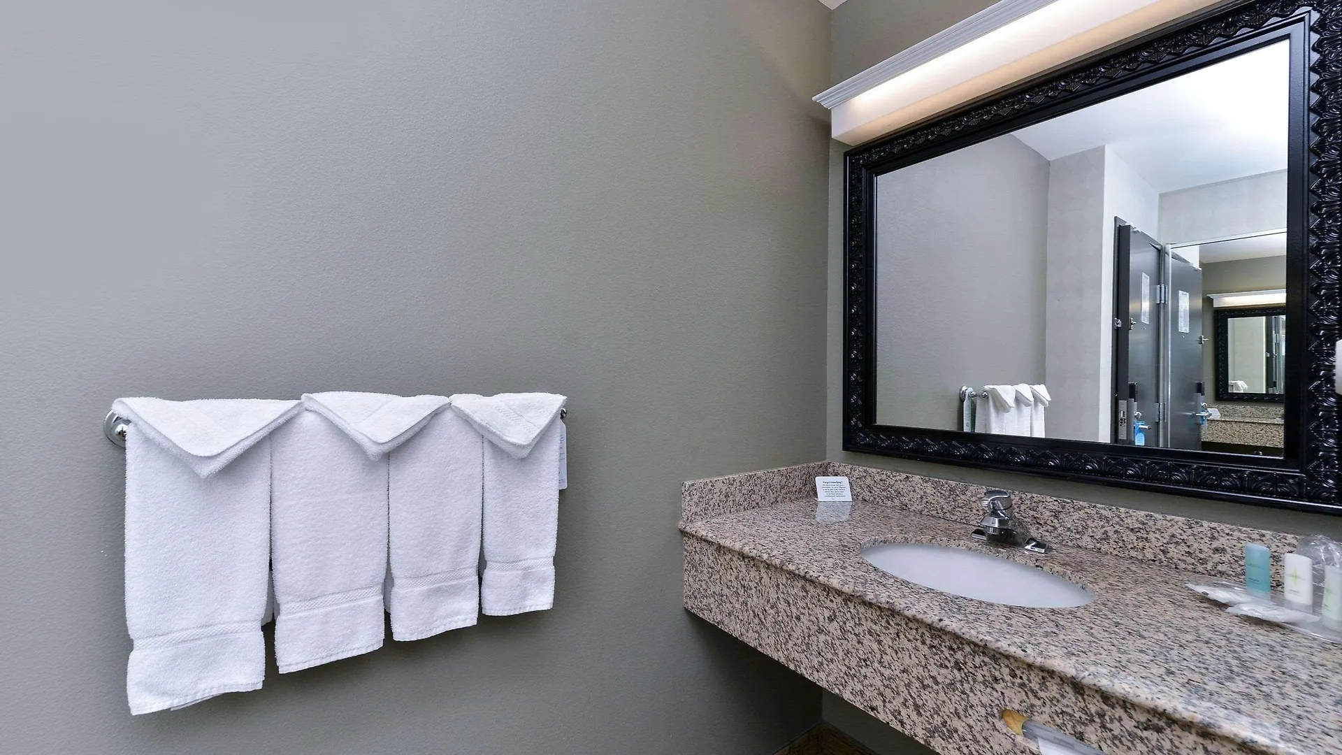 Comfort Suites Airport Tukwila Seattle